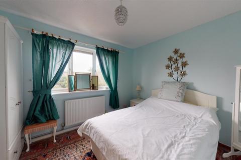 6 Beamont Close, Manston, Ramsgate, CT12 5LZ