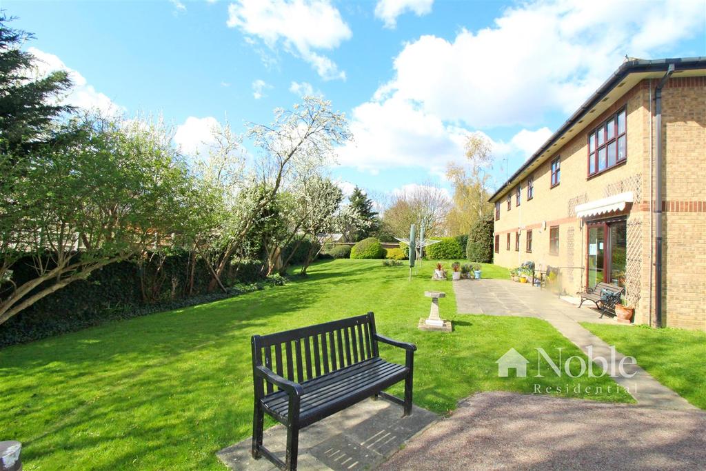 Abbs Cross Gardens, Hornchurch 1 bed retirement property £180,000