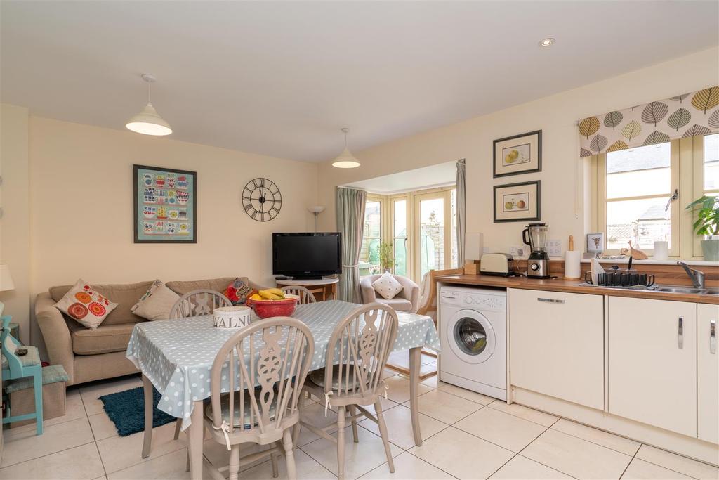 The Furrows, BourtonOnTheWater, Cheltenham 4 bed detached house £
