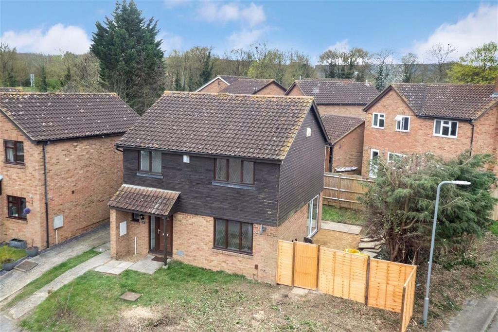 Tower Drive, Neath Hill, Milton Keynes 4 bed detached house £370,000