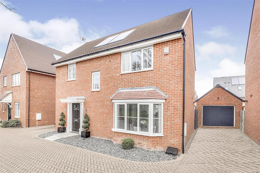 London Road, Rayleigh 4 bed detached house £525,000