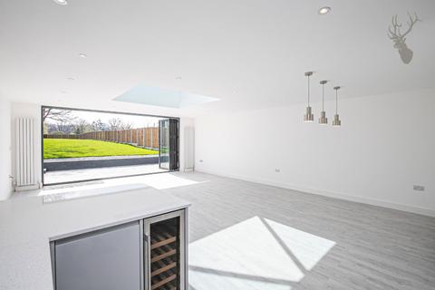 Wildorbar Bournebridge Lane, Stapleford Abbotts, Romford, RM4 1LT