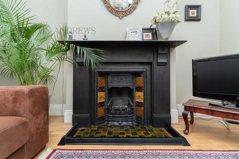 21 Drayton Avenue, London, W13 0LE