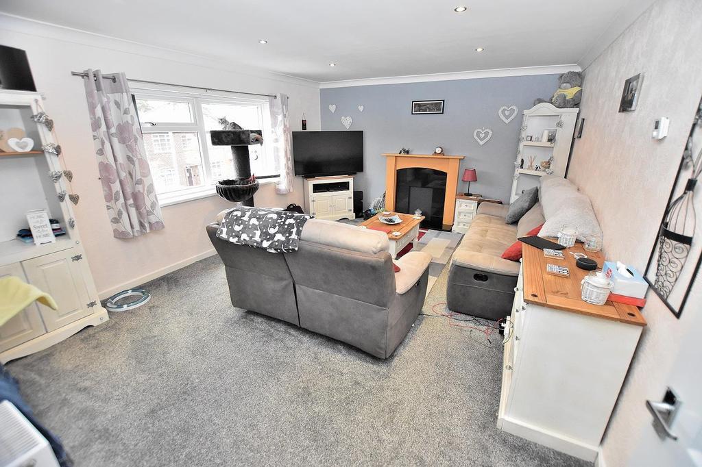 Riley Crescent, Wolverhampton 2 bed property £675 pcm (£156 pw)