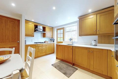 2 bedroom flat to rent, Amyand Park Road, St Margarets