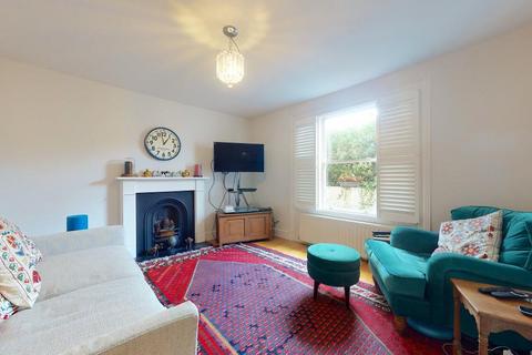 2 bedroom flat to rent, Amyand Park Road, St Margarets