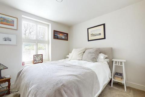 2 bedroom flat to rent, Amyand Park Road, St Margarets