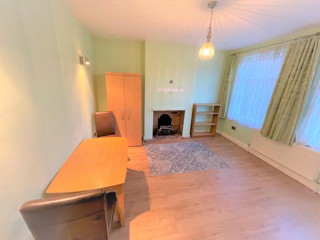 Patterson Court, Patterson Road, London, SE19 2 bed £1,300