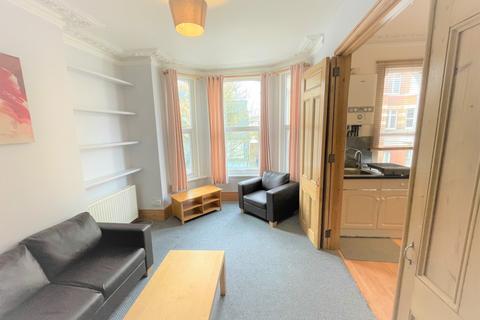 2 bedroom apartment to rent, Vardens Road,  London, SW11