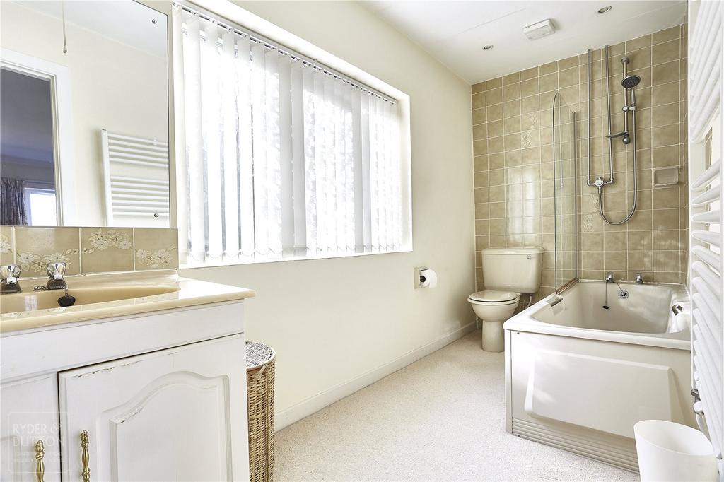 En-Suite Bathroom