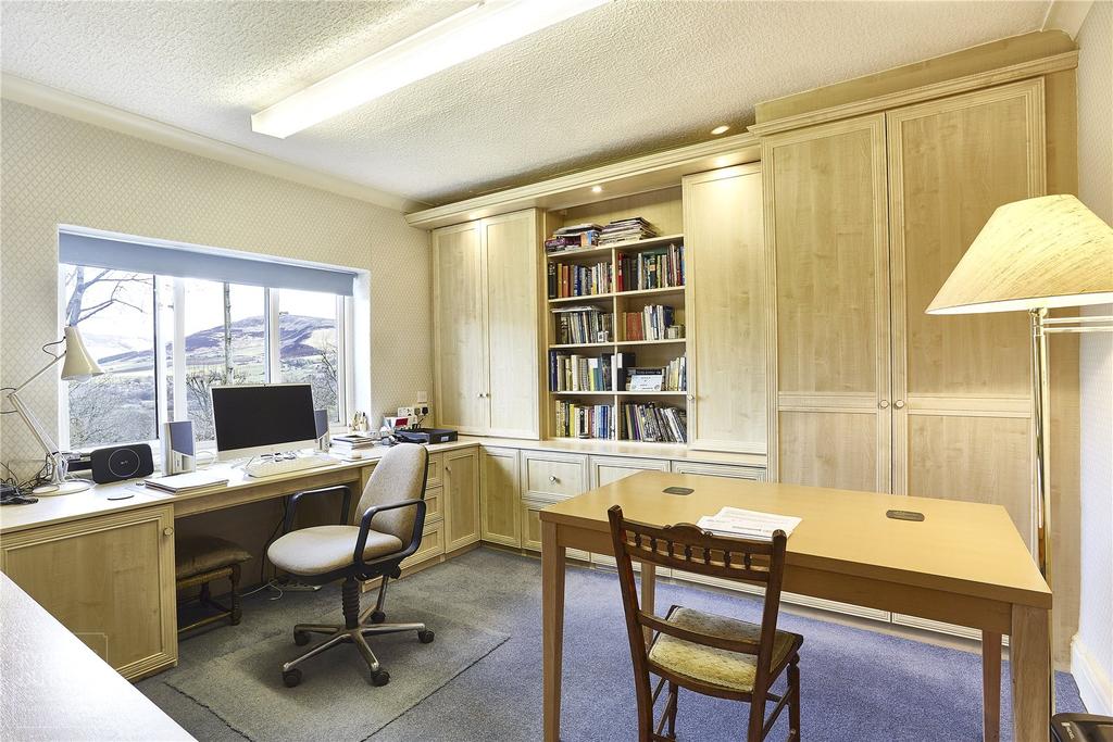 Bedroom 2 /Study