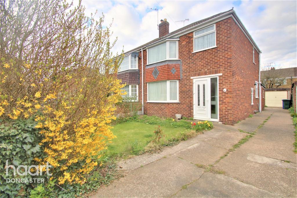 Robin Hood Crescent, Doncaster 3 bed semidetached house £140,000