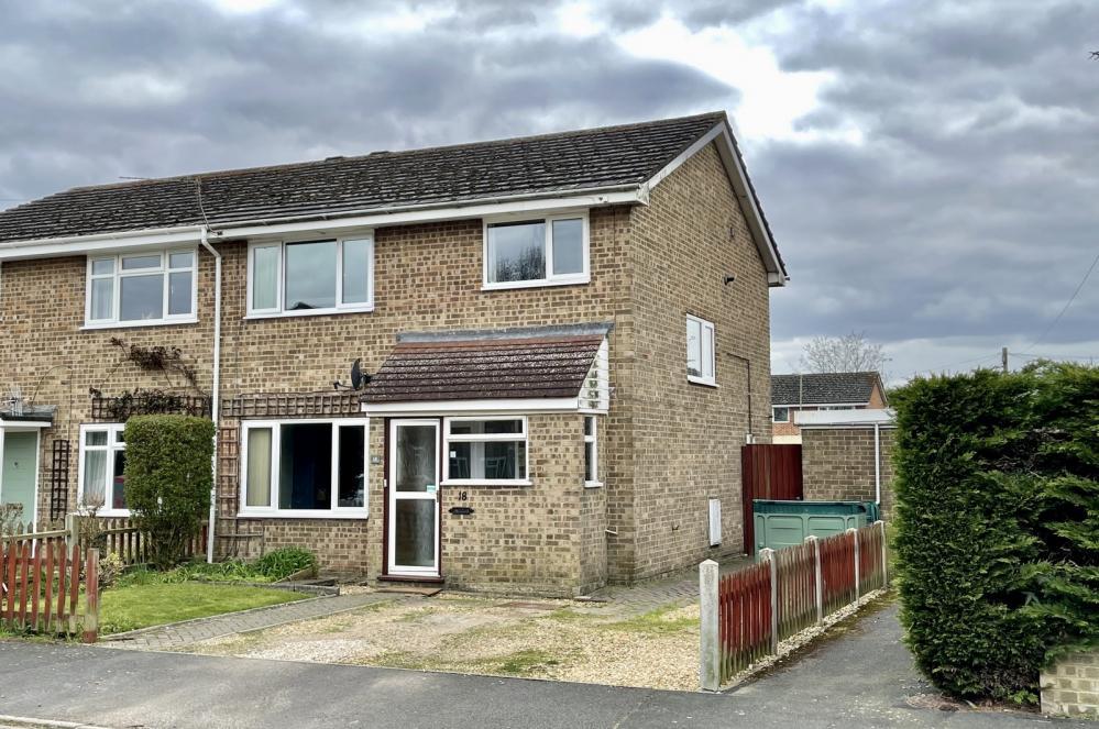 Ash Grove, Hightown, Ringwood, BH24 1XT 3 bed semidetached house £