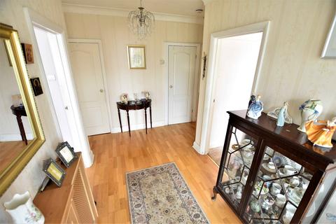 24 Hamilton Road, Feltham, TW13 4PW