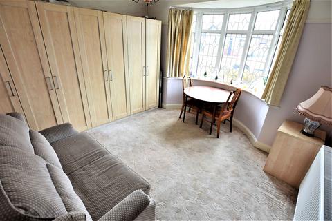 24 Hamilton Road, Feltham, TW13 4PW