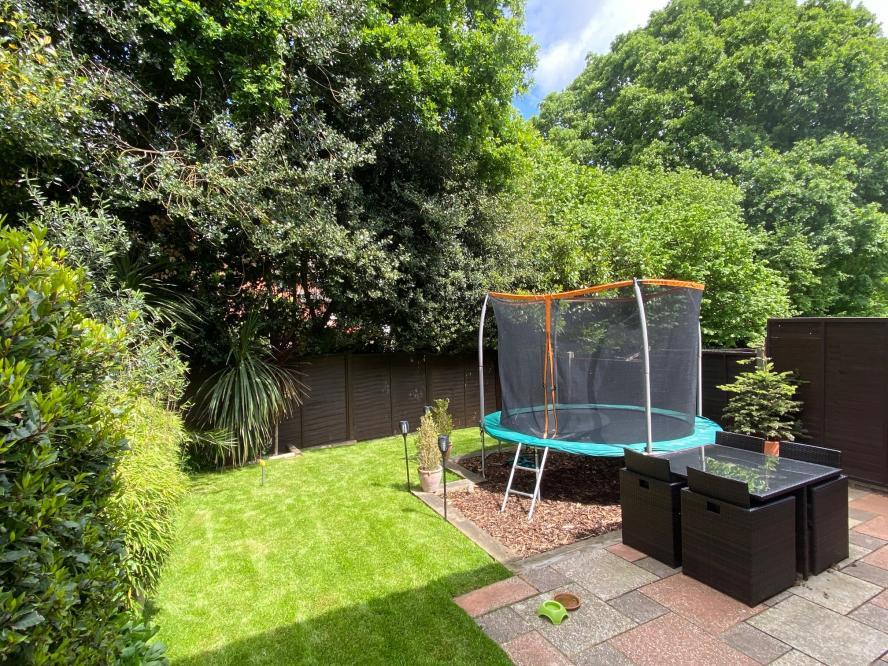 Jubilee Road, Corfe Mullen, BH21 3NH 3 bed end of terrace house £350,000