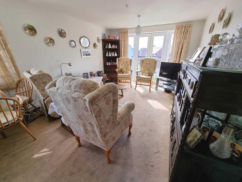 Moreton Court, Birdwood Crescent... 2 bed retirement property £142,000