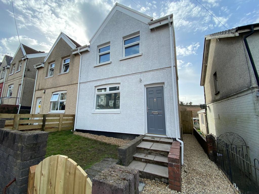 Gilfach Goch Gilfach Goch 3 bed semidetached house £135,000