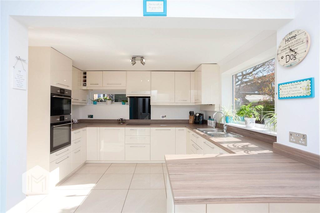 Thompson Avenue, Culcheth... 4 bed detached house £400,000