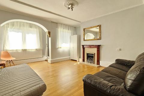 3 bedroom apartment to rent, Percival Street, London, Clerkenwell