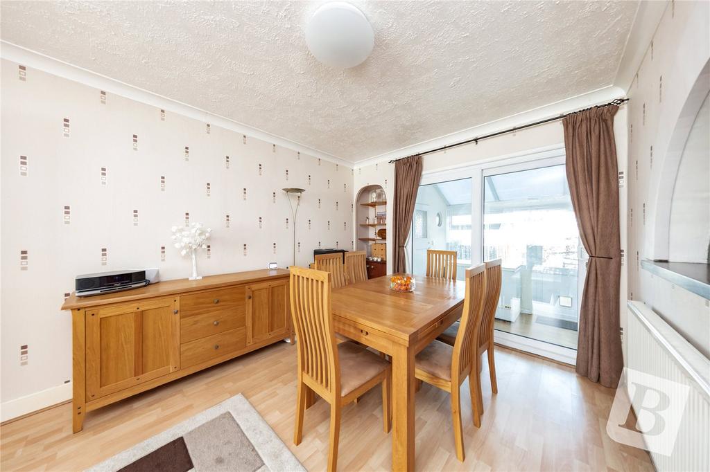 Lingfield Road, Gravesend, DA12 5 bed terraced house £325,000
