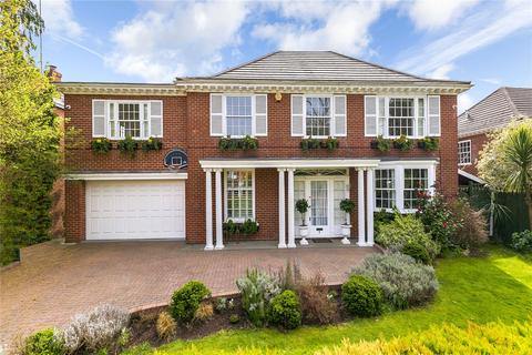 3 Dickens Close, Richmond, TW10 7AU