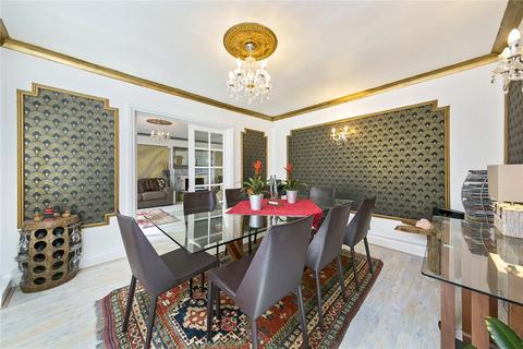 3 Dickens Close, Richmond, TW10 7AU