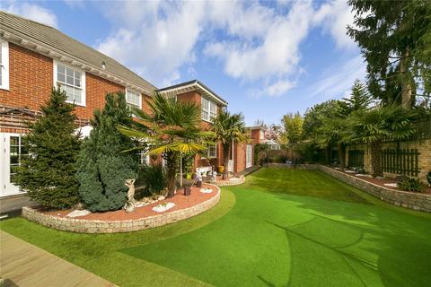 3 Dickens Close, Richmond, TW10 7AU
