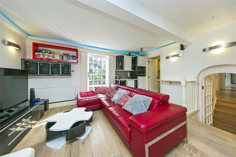 3 Dickens Close, Richmond, TW10 7AU