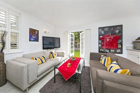 3 Dickens Close, Richmond, TW10 7AU
