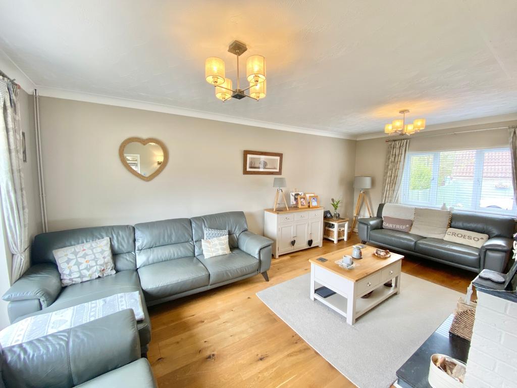 Waun Road, Loughor, Swansea 4 bed detached house £375,000
