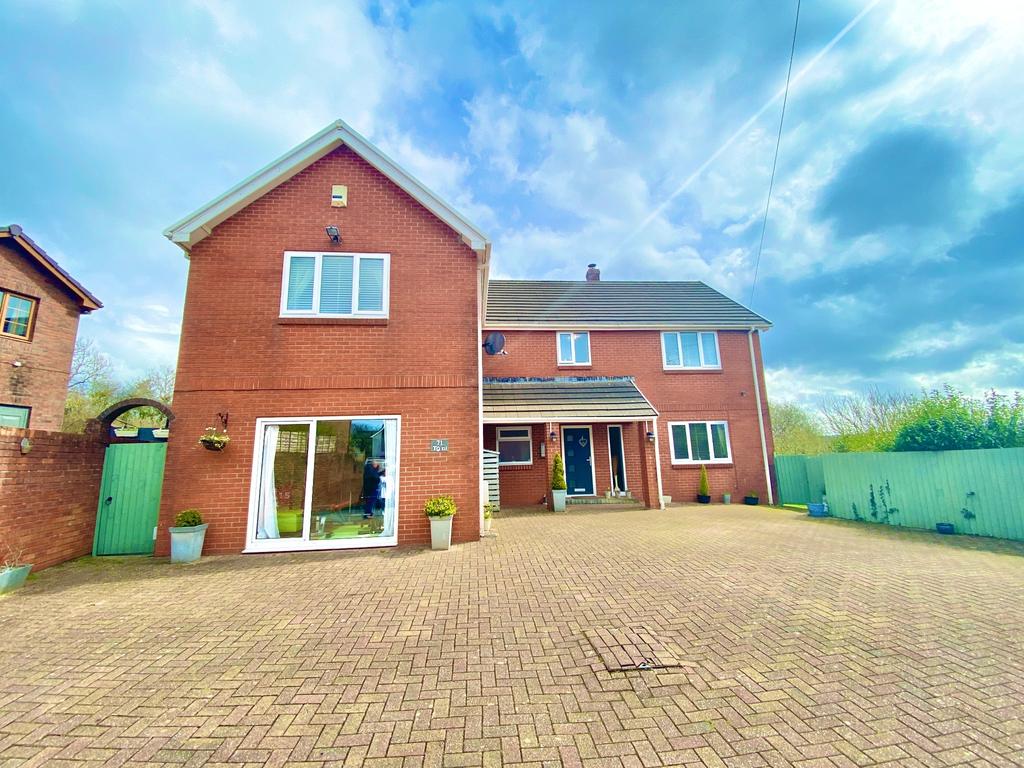 Waun Road, Loughor, Swansea 4 bed detached house £375,000
