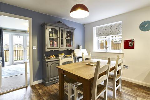 29 Knoll Close, Greenfield, Oldham, OL3 7FJ