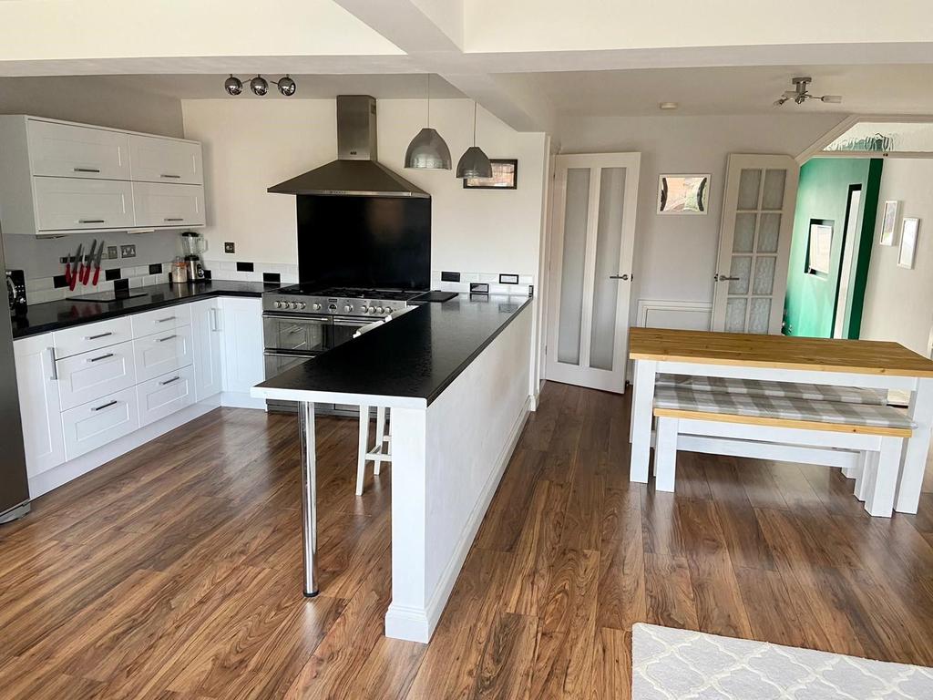 Kitchen/family room