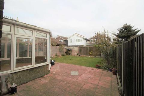 5 bedroom semi-detached house to rent, London Road, Benfleet
