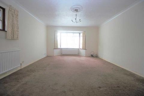 5 bedroom semi-detached house to rent, London Road, Benfleet