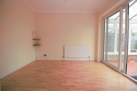5 bedroom semi-detached house to rent, London Road, Benfleet