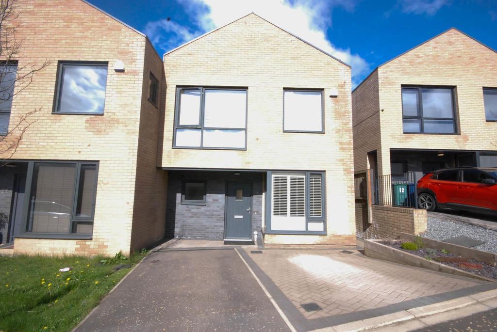Broadleaf Walk, Birtley 3 bed semidetached house £220,000