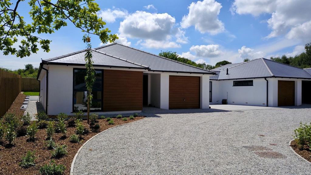 Alderholt 3 bed bungalow for sale £575,000