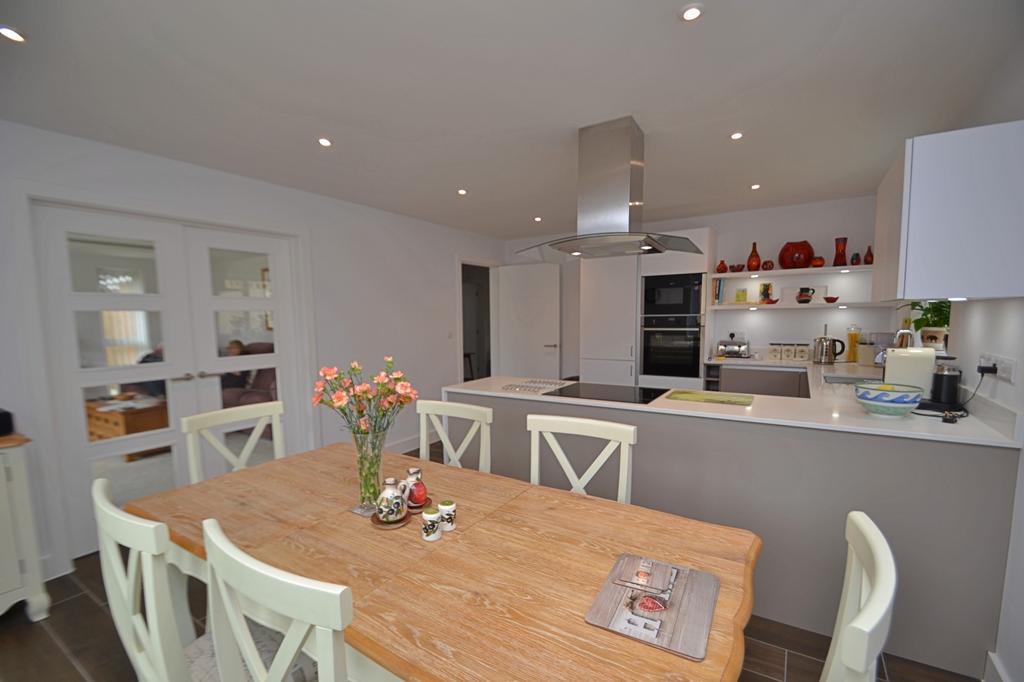 Kitchen/ Dining room