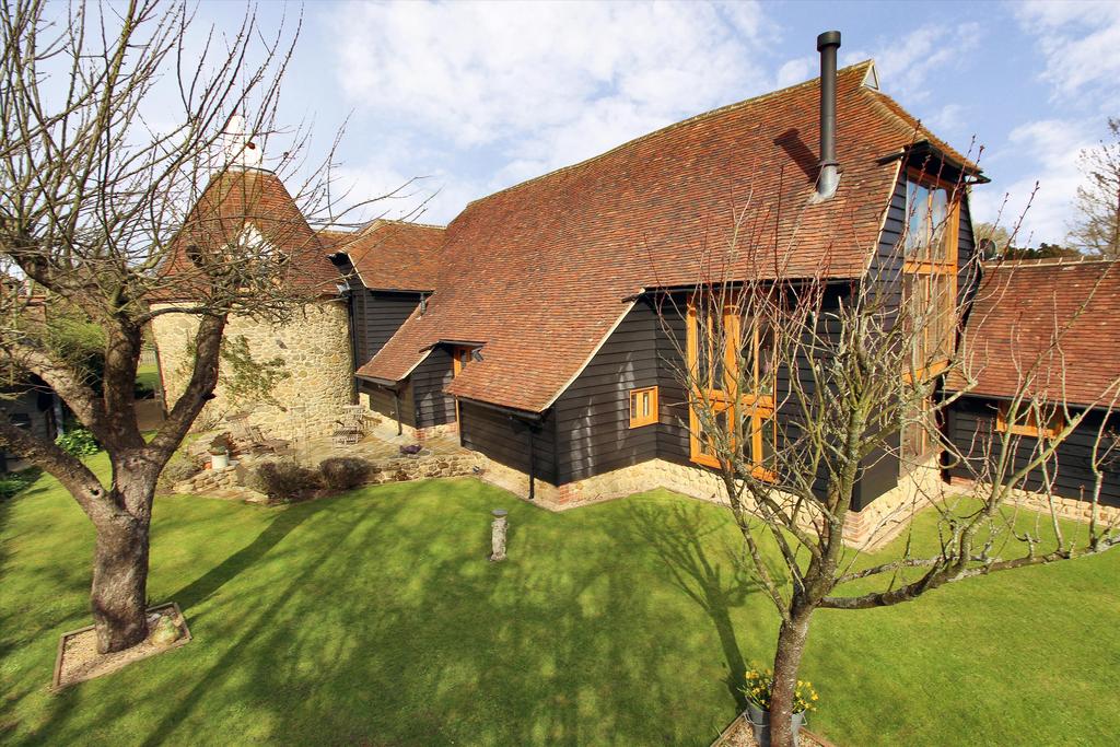 Hilders Lane, Edenbridge, Kent, TN8 5 bed barn conversion £1,695,000
