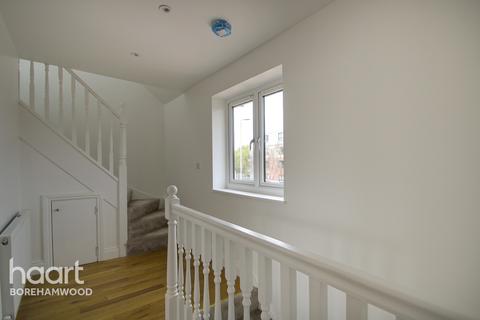 2 Hartforde Road, Borehamwood, WD6 5JU