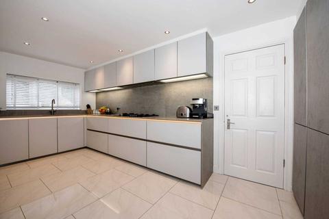 3 Degas Close, Salford, M7 3BG