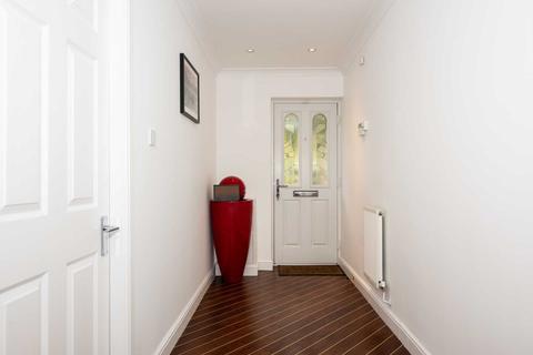 3 Degas Close, Salford, M7 3BG