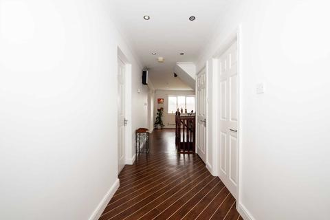 3 Degas Close, Salford, M7 3BG