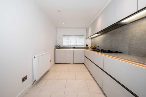 3 Degas Close, Salford, M7 3BG