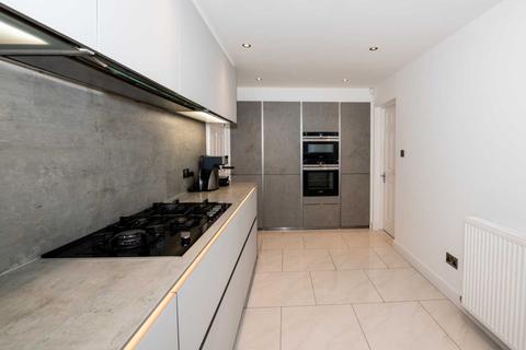 3 Degas Close, Salford, M7 3BG
