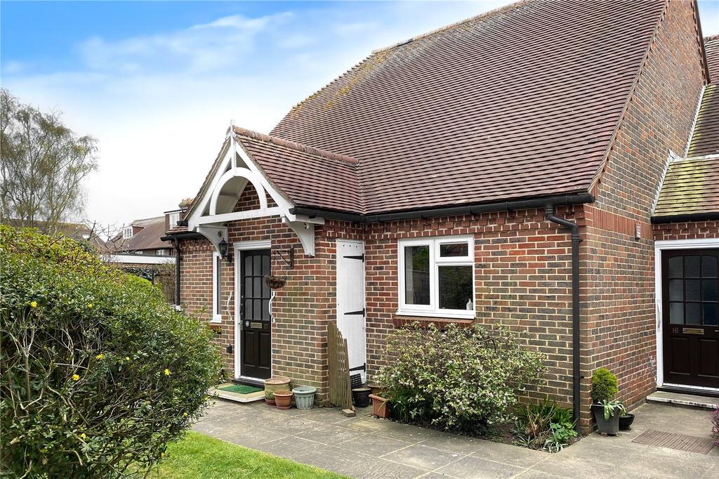 Arundel Road, Angmering, West Sussex 2 bed bungalow for sale £239,950