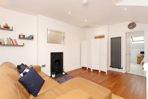 32d Oxford Road, London, W5 3ST