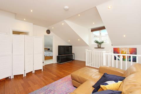 32d Oxford Road, London, W5 3ST